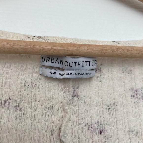 UO Crop Top - Picture 3 of 4